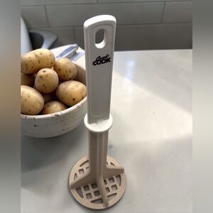 Vintage Good Cook Plastic Potato Masher Off White 10”